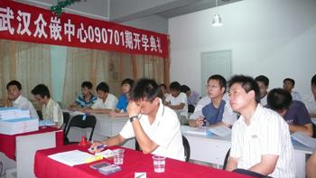 華清遠見武漢眾嵌中心開學典禮現場