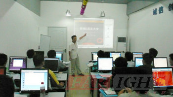 華清遠見武漢眾嵌中心黃老師授課現場