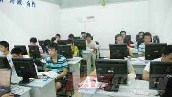 華清遠見武漢眾嵌中心授課現場