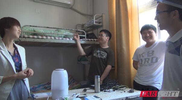 快看!上鋪藏著我們的學霸白同學哦!