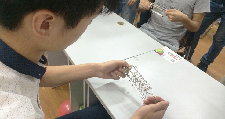 北京中心 嗯~讓我看看這九連環怎么解